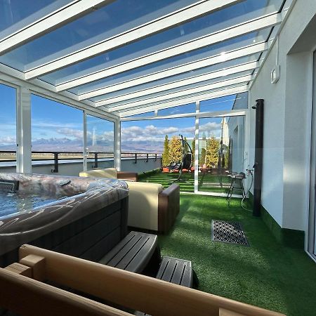 Tatra Billetee Apartman S Luxusnym Vyhladom Na Vysoketatry A Sukromnym Wellness Poprad Exterior foto